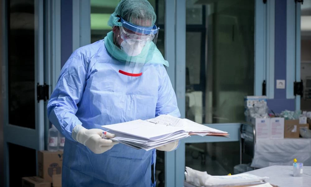 Βιοπαθολόγος ΑΠΘ: «Αναμένεται σύντομα μεγάλη μείωση των διασωληνωμένων»